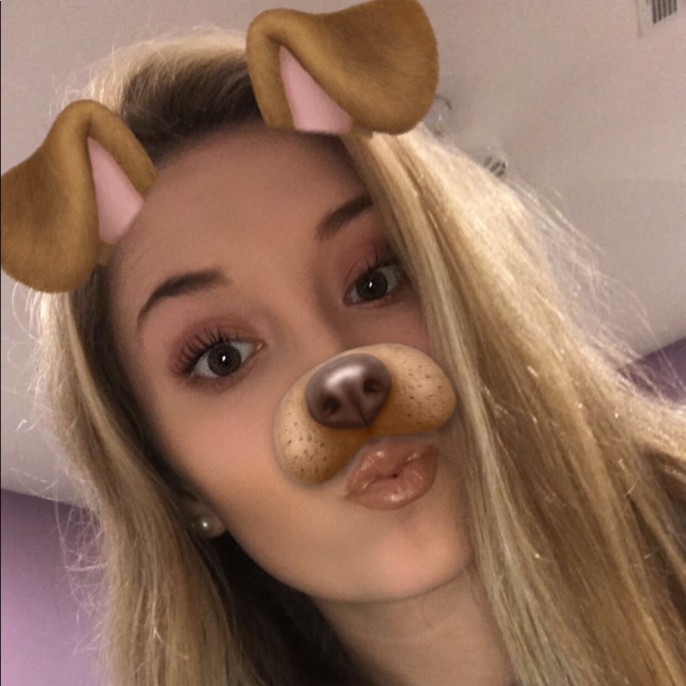 Meet your Posher, Adrianna